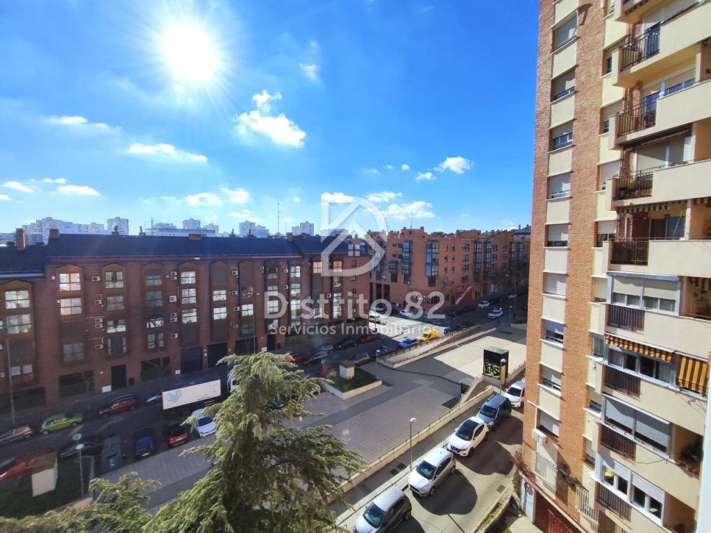 AMPLIA VIVIENDA EN PINAR DEL REY