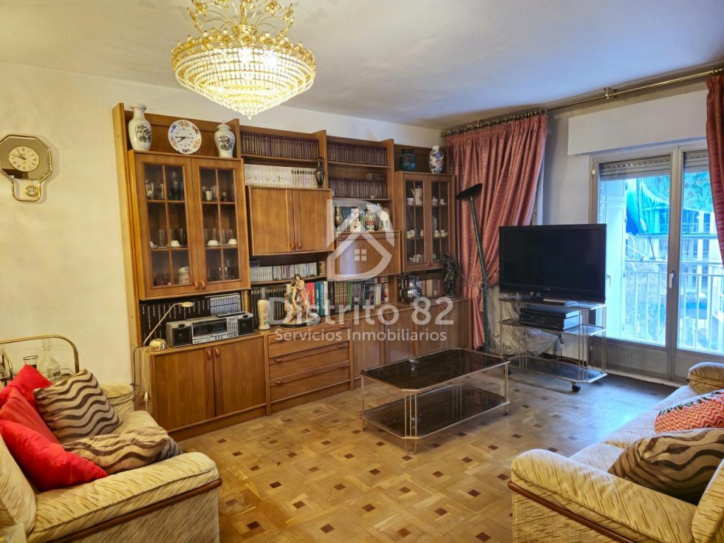 VIVIENDA DE TRES DORMITORIOS EN VILLAVERDE
