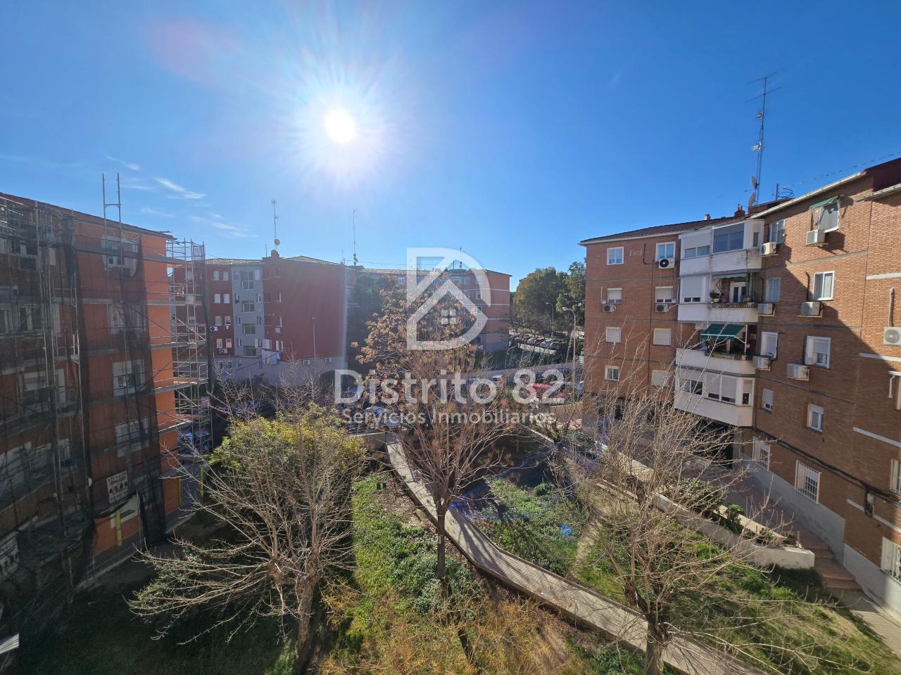 VIVIENDA DE TRES DORMITORIOS ZONA PINAR DEL REY