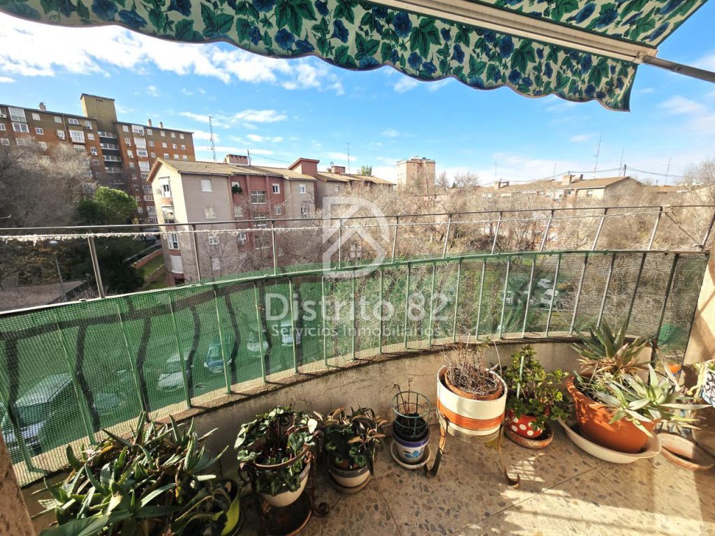 Piso de tres dormitorios en Ciudad Lineal